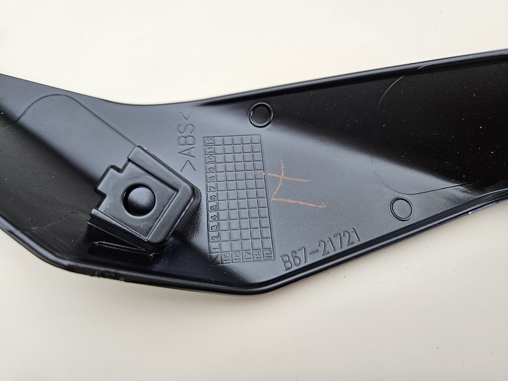 YAMAHA MT-10 SAĞ ARKA KUYRUK DIŞ KAPAK 2016-2020 