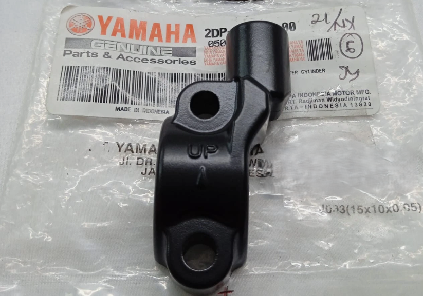 YAMAHA NMAX 125 155 SOL AYNA TUTUCU FREN MERKEZ BRAKETİ 2015-2024